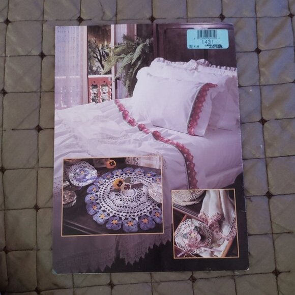 3 Vintage Leisure Arts Crochet Pattern Books Afghans Pansies Roses - Picture 7 of 7